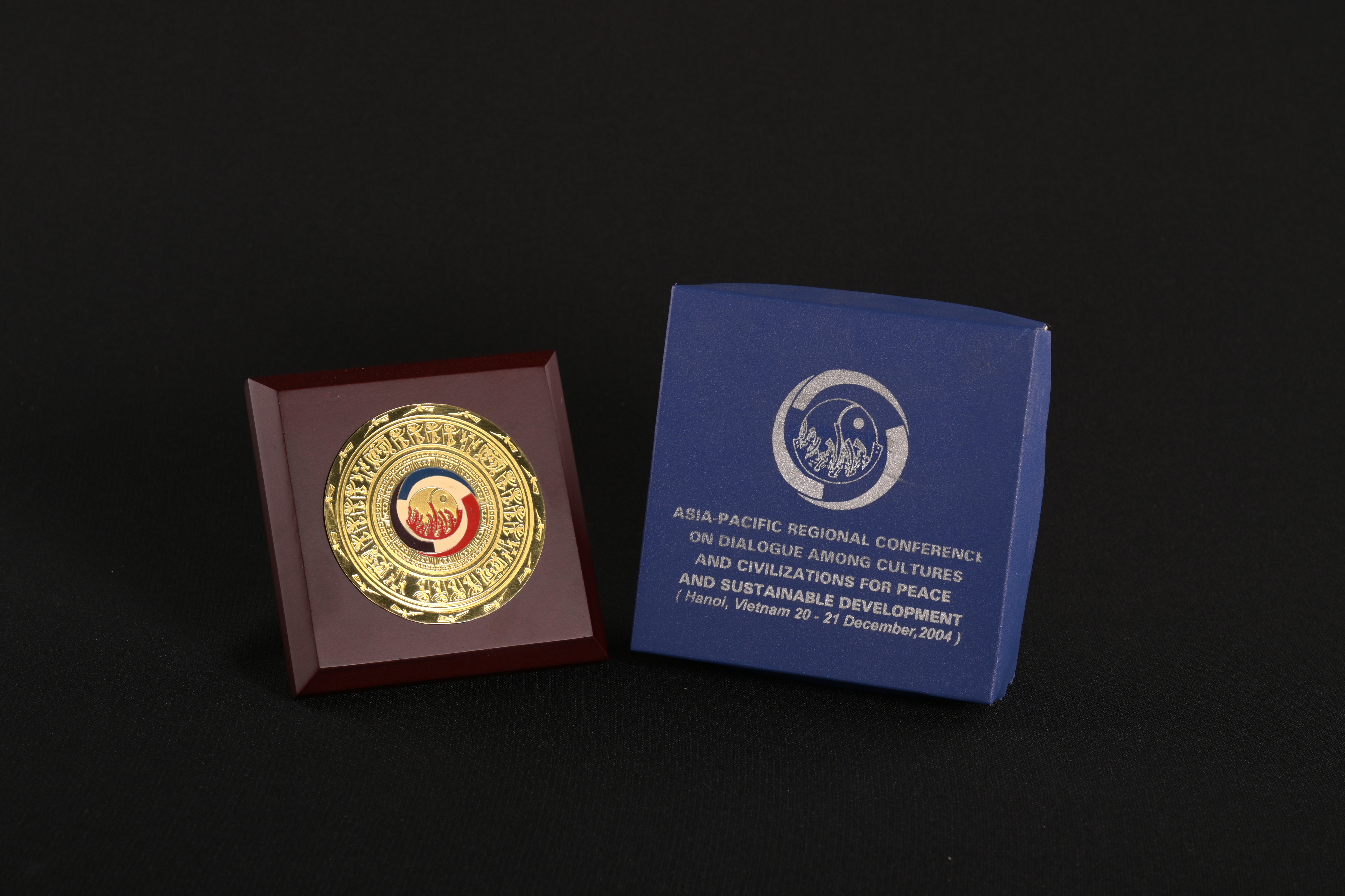 【亞太地區文化與文明對話促進和平與永續發展區域會議】紀念牌